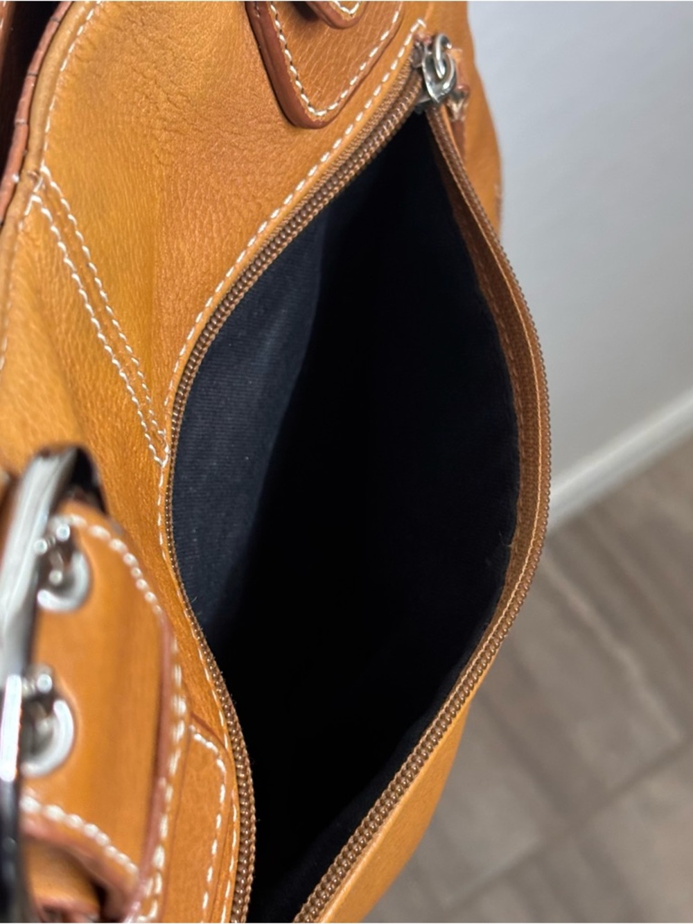 TIGNANELLO Satchel Tote Bag Caramel Leather Double Handle Magnet Closure - Picture 4 of 9